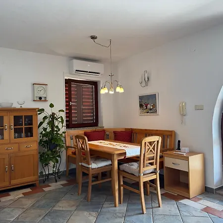 Apartment Lina